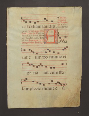 Noten-/Textblatt aus einem Antiphonar, um 1500, fünfzeiliges, rotes Notensystem mitquadradtischen Noten, Text in Schwarz und Rot, große Initiale, ...