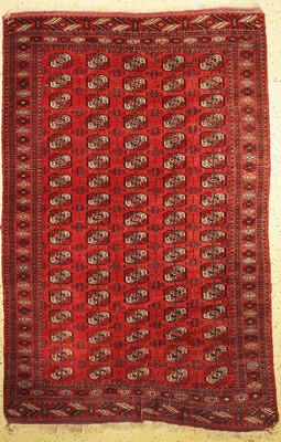 Tekke, Turkmenistan, um 1920, Wolle auf Wolle, ca. 295 x 200 cm, EHZ: 2, Trittfalte