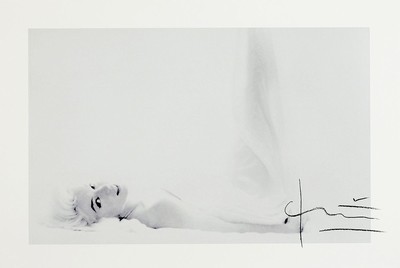 Bert Stern, 1926 Brooklyn -New York 2013, Fotografie auf dickem, matten Fotopapier, "Marilyn Tornado", handsigniert, auf der Rückseite ...
