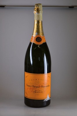 1 Flasche Jeroboam, Veuve Clicquot Ponsardin, Brut, Champagner weiß, 3 Liter, Etikett leicht beschädigt, mit Band am Flaschenhals beklebt, 12 % ...
