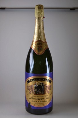 2 Flaschen Jeroboam Riesling-Sekt, Franz Winkel, Mosel-Saar-Ruwe, Zeller schwarze Katz, Dry, Etikett beschädigt, Flaschenhals mit Klebeband ...