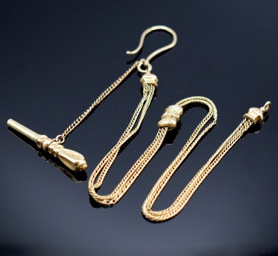Taschenuhrkette in GG 585/000, m. Taschenuhrschlüssel (m. Goldauflage), Haken und Schieber (defekt), L. ca. 36,5 cm, Gesamtgew. ca. 15g, Nutzspuren