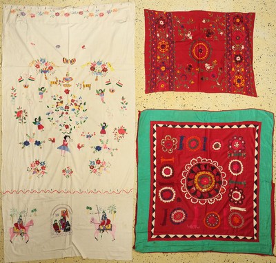 3 Lots Buchara Susani, Turkmenistan, ca. 50Jahre, Seide-Baumwollstickerei, ca. 224 x 115 cm, Reinigungsbedürftig, EHZ: 2