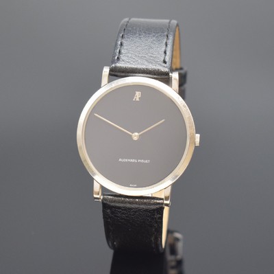 AUDEMARS PIGUET Herrenarmbanduhr in WG 750/000, Schweiz um 1980, Handaufzug, 3-teil. Geh., Boden und Glasrand aufgedr., schwarzes Zifferbl., silb. ...