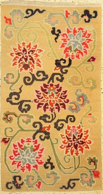 Lotusblumenteppich, Tibet, um 1930/1940, Wolle auf Baumwolle, ca. 159 x 88 cm, EHZ: 2