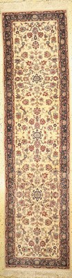 Esfahan fein, China, ca. 40 Jahre, Korkwolle auf Baumwolle, ca. 305 x 76 cm, EHZ:1-2