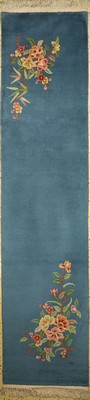 Peking, China, ca. 50 Jahre, Wolle auf Baumwolle, ca. 335 x 80 cm, EHZ: 1-2(kleiner Fleck)