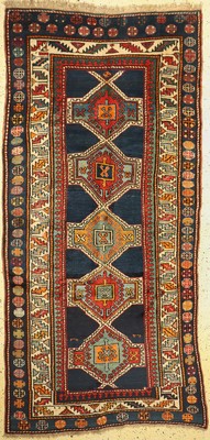 Karabagh alt, Kaukasus, um 1930/1940, Wolleauf Wolle, ca. 265 x 133 cm, EHZ: 2, kleiner Fleck & Restaurierung