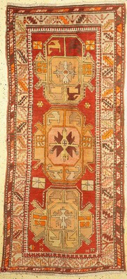 Karabagh alt, Kaukasus, um 1940, Wolle auf Wolle, ca. 270 x 122 cm, EHZ: 2, kleine Restaurierung