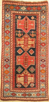 Kazak alt, Kaukasus, um 1930, Wolle auf Wolle, ca. 273 x 136 cm, EHZ: 2, restauriert