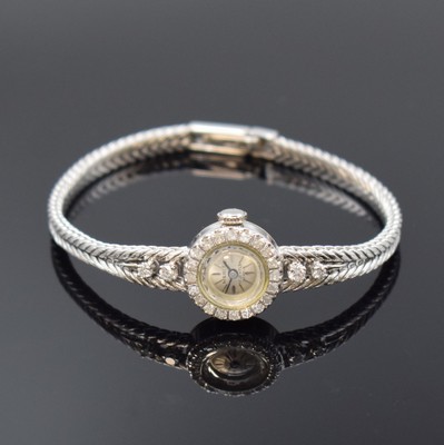MERIT Damenarmbanduhr in WG 585/000 mit Diamanten, Schweiz um 1970, Handaufzug, Boden aufgedr., Lünette aufw. m. Diamanten bes., silb. Zifferbl. m. ...