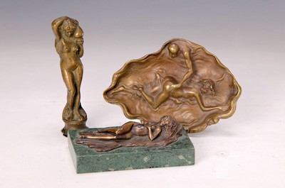 3 erotische Jugendstilbronzen, Frankreich, um 1900, liegender Akt mit Strumpfbändern, sign. Zach, Serpentinsockel, ca. 4x12x7cm, Relief, Neptun ...