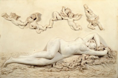 Kunstguß: Großes Relief, Mitte 20.Jh., Polymerguß, Venus nach den Vorbildern von Tizian, Canova u. Francesco Albani, liegender Akt umschwirrt von ...