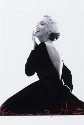 Bert Stern, 1929 - 2013 New York, Fotografie auf dickem, matten Fotopapier, "Marilyn Laughing in Dior Dress", handsigniert und num. 30/72, ...