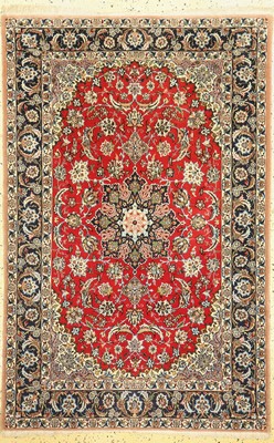 Esfahan fein, Persien, ca. 50 Jahre, Korkwolle mit und auf Seide, ca. 166 x 110 cm,gereinigt, EHZ: 2, Mottenfrass an den Rändern