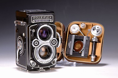 Rolleiflex, Franke & Heidecke, 60er Jahre, Nr. 2829038, zweiäugige 6 x 6 Spiegelreflexkamera, Planar 3.5/75mm, orig. Lederetui, Zubehör im Etui, ...