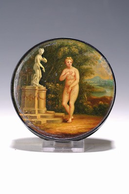 Deckeldose/Tabakdose, Umkreis Stobwasser, um 1820/30, feine Malerei, Lack, unbekleidete Frau verm. Venus neben einem Sockel mit daurauf stehender ...