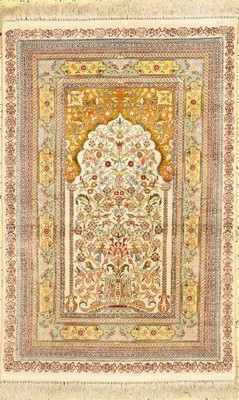 Hereke Seide fein, China, ca. 50 Jahre, reine Naturseide, ca. 93 x 62 cm, EHZ: 1