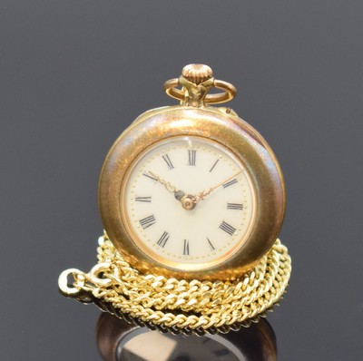 Offene Damentaschenuhr in RG 585/000 mit Kette in GG 585/000, Schweiz um 1890, Kette sp., Metallcuvette, Emailzifferbl. m. röm. Zahlen, gold. ...