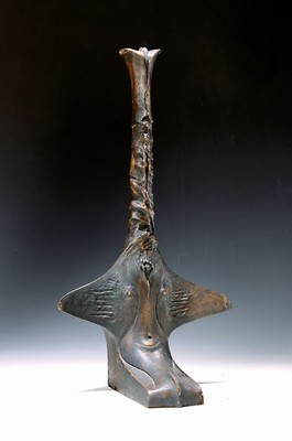 Prof. Karl-Heinz Deutsch, geb. 1940 Karlsruhe , Bronzeskulptur, Stele in organischer Form,Merkmale des weiblichen Körpers, signiert und datiert ...