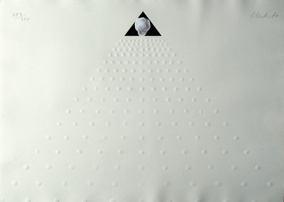 Günter Uecker, geb. 1930, Prägedruck und Goldfolie auf Bütten-Karton, "Die Spitze der Pyramide" (1980), pyramidal zulaufende ...
