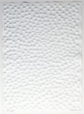 Günther Uecker, geb. 1930, Prägedruck auf Eskulan-Bütten, Ed. 77/120, 2002, handsigniertu. datiert 02, WVZ; Nr. L0203, Blatt 70x50 cm,unter Glas ...