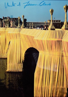Christo und Jeanne-Claude, Offsetdruck auf dünnem Karton, "Pont Neuf Paris", 1985, handsigniert von beiden Künstlern, Blatt 43x31cm, ...