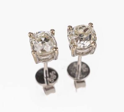 Paar 14 kt Gold Diamant-Ohrstecker, WG 585/000, 2 Altschliff-Diamanten zus. ca. 1.34 ct l.get.Weiß/vs
