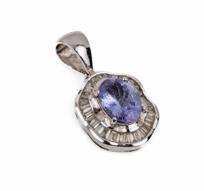 14 kt Gold Tansanit-Diamant-Anhänger, WG 585/000, ovalfacett. Tansanit ca. 1.0 ct, Diamant-Baguettes zus. ca. 0.60 ct Weiß/si, total ca. 2.8 g, L. ...