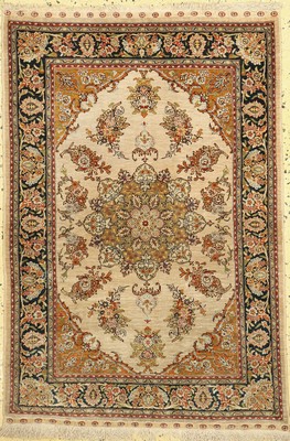 Hereke Seide fein, Türkei, um 1950, reine Naturseide, ca. 122 x 85 cm, Reinigungsbedürftig, EHZ: 1-2.