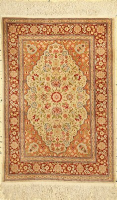 Hereke Seide fein signiert, Türkei, um 1960, reine Naturseide, ca. 92 x 65 cm, ca. 1,0 Mio. Kn/qm, leicht verschmutzt, EHZ: 1-2
