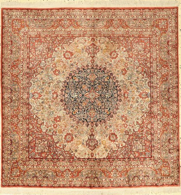 Hereke Seide fein, China, ca. 50 Jahre, reine Naturseide, ca. 127 x 125 cm, EHZ: 1-2