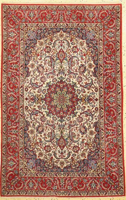 Esfahan fein, Persien, um 1960, Korkwolle mit und auf Seide, ca. 165 x 108 cm, ca. 1,0 Mio. Kn/qm, kleiner Mottenfraß, EHZ: 1-2