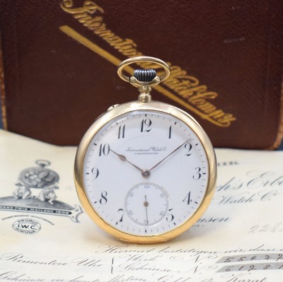 IWC offene Taschenuhr in GG 585/000 mit Garantieschein und Etui, Schweiz um 1912, Geh. dell., guill. Rückdeckel m. Monogramm, Goldcuvette, ...