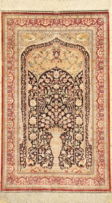 Hereke Seide fein, China ca. 40 Jahre, reine Naturseide (Metallbroschiert), ca. 153 x 94 cm, EHZ 1-2