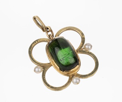 14 kt Gold Akoyazuchtperlen-Turmalin-Anhänger, GG 585/000, mittig Turmalincabochon ca. 20.00 ct, Blüte mit 3 Perlchen, ca. 17 g