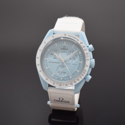 OMEGA / SWATCH Speedmaster Moonswatch Mission to Uranus Armbandchronograph in Bioceramic, Schweiz verk. 10/2022, quarz, hellblaues Geh. u. Zifferbl., ...