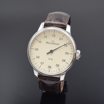 MEISTERSINGER No 1 Herrenarmbanduhr in Stahl, Schweiz um 2015, Handaufzug, Boden verschr., orig. Lederband m. Dornschl., cremefarb. Zifferbl. m. ...