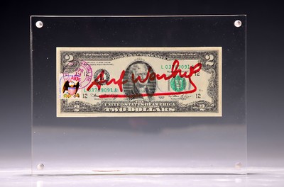 Andy Warhol Factory: 2-Dollar Bill, handsigniert mit rotem Filzstift, US-Briefmarke, Rückseite gestempelt in Plexiglas-Display, mit Zertifikat