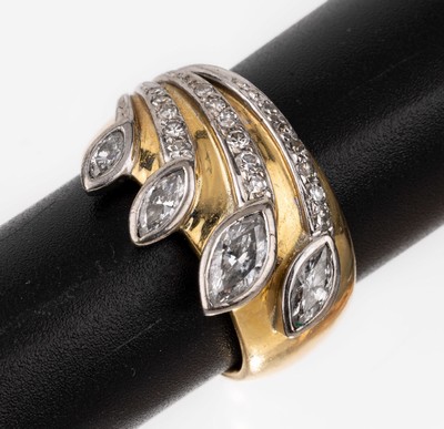 Ausgefallener 18 kt Gold Diamant-Ring, GG/WG 750/000, asymm. WG Elemente, bes. mit 168/8-Diamanten zus. ca. 0.16 ct Weiß/si, 4 Diamantnavettes zus. ...