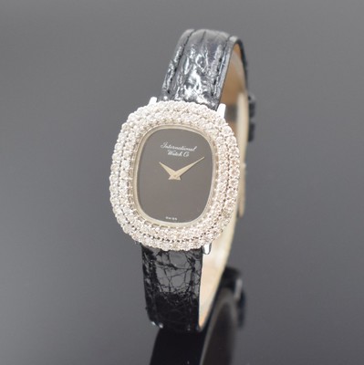 IWC Damenarmbanduhr in WG 750/000 mit Diamanten, Schweiz um 1971, Handaufzug, Boden 2-fach verschr., Lünette aufw. m. Diamanten bes. (zus. ca. 1,8 ...