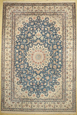 Nain fein(9 La), Persien, um 1960, Korkwolle mit Seide, ca. 359 x 246 cm, Reinigungsbedürftig, EHZ: 1-2
