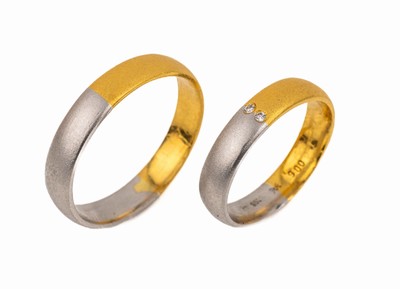21 kt Gold und Platin Diamant Freundschafts-/ Eheringe, GG 900/000 und Pt. 950/000, hälftig, sat., Damenring bes. mit 2 Brillantenzus. ca. 0.06 ct ...