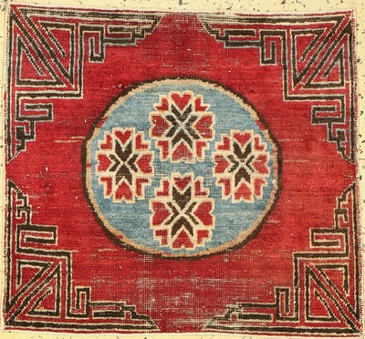 Seiden Yarkand antik, Sitzmatte, Turkestan,19.Jhd, Seide auf Baumwolle, ca. 60 x 65 cm, EHZ: 3