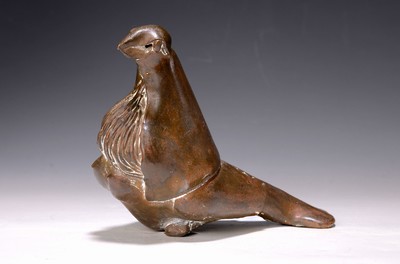Gernot Rumpf, geb. 1941 Kaiserslautern, Bronzeskulptur, Taubendame, monogrammiert, Alterssp., H. 16,5 cm