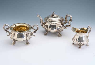 3-tlg. Teeservice, 13-lot Silber, deutsch um 1870-80, best. aus: Teekanne, Milchgießer und Zuckergefäß, bauchige Grundform, barocke Handhaben, ...