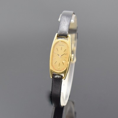 OMEGA Damenarmbanduhr in GG 750/000, Schweiz um 1969, Handaufzug, 2-teil. Geh., Boden aufgedr., gold. Zifferbl. m. aufges. Std.- Ind., rotverg. Werk ...