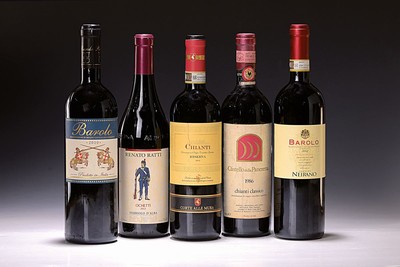 Konvolut aus 5 Flaschen italienischer Rotwein, 1x 2014 Cantine Neirano Barolo; 1x 2010 Barolo; 1x 1986 Castello della Paneretta, chianti classico; 1x ...