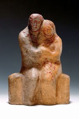 Georg Günther Zeuner, 1923 Dresden-2011 Speyer, Paar auf einer Bank, Keramik, mit roter Farbe minimal staffiert, monogr., H. ca. 30cm