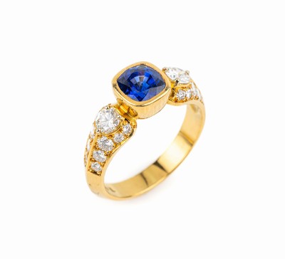18 kt Gold Saphir Brillant Ring, GG 750/ 000, mittig facett. Saphir ca. 1.78 ct, seitl.22 Brillanten zus. ca. 0.93 ct feines Weiß/ vvs, RW 54, ca. ...